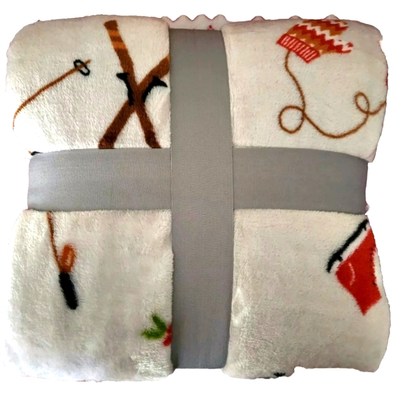 NWT Berkshire Christmas Decorative Throw Sled Mitts Ski's Ice Skates Fox 60x80in - Picture 2 of 2